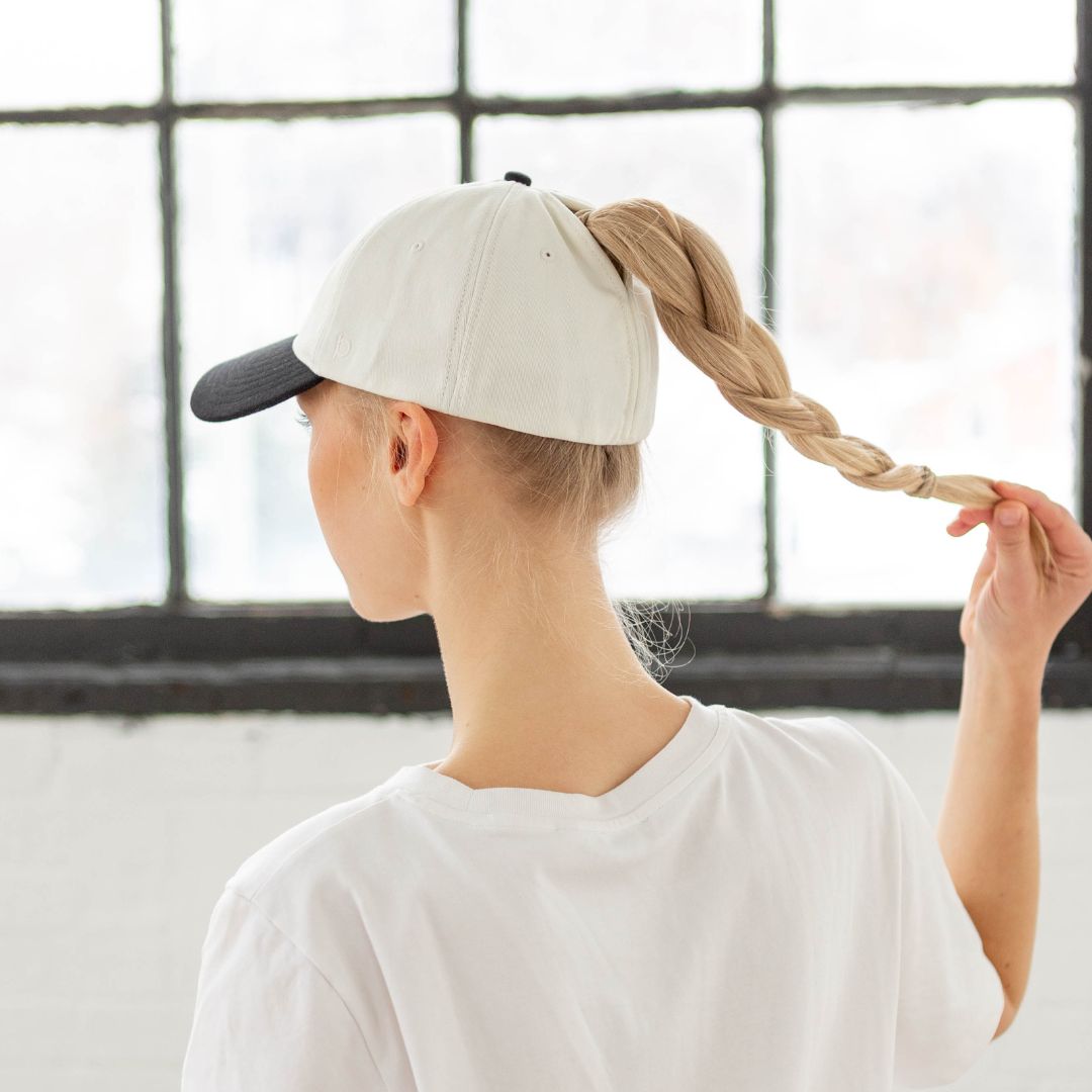 Relax Fit hat in Black/Creme